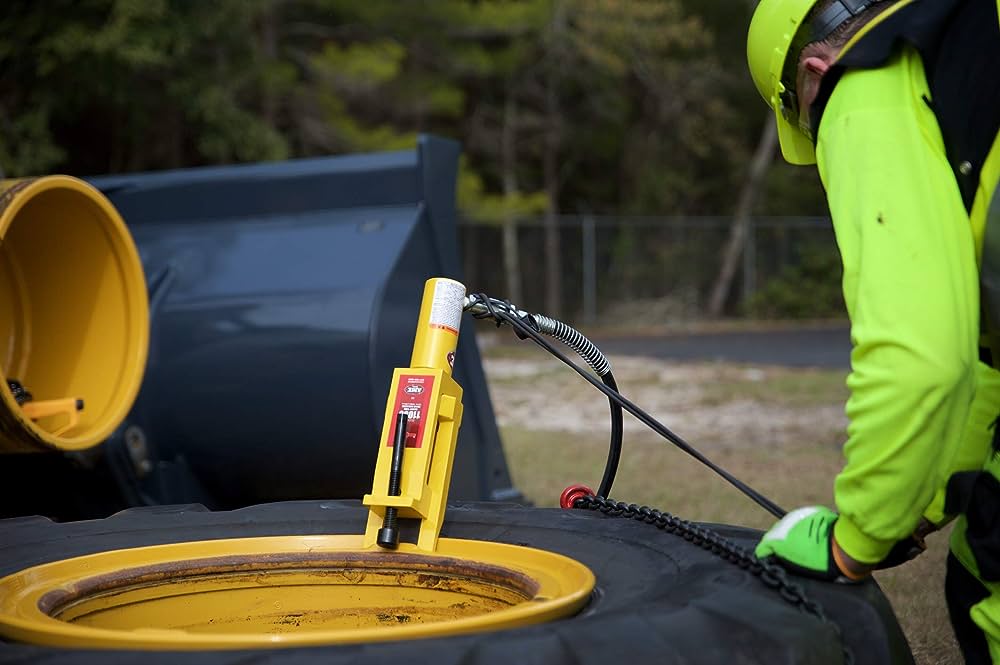 Разбортировка крупногабаритной шины спецтехники гидравлическим отбортовывателем