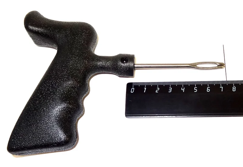 Ручка пистолетная с жалом (вылет жала 50 мм) для установки жгутов №220 и №222 в легковые бескамерные шины (TECH США)