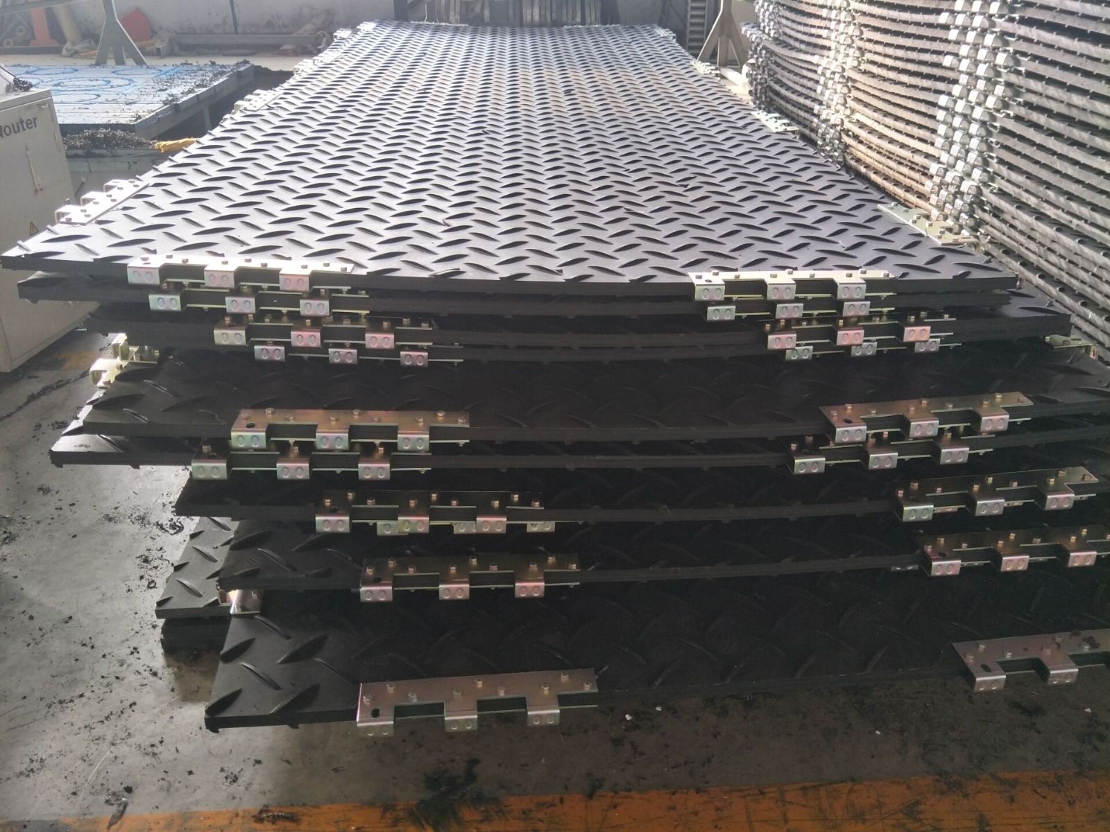 Базовая транспортная панель BX XE03; г/п 120т.; 11,8 м.кв.