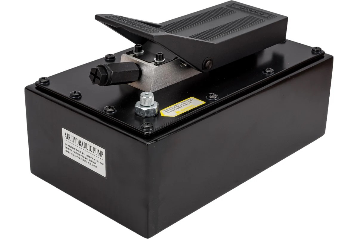 Пневмогидронасос с педалью; 3,3 л.; 700 бар