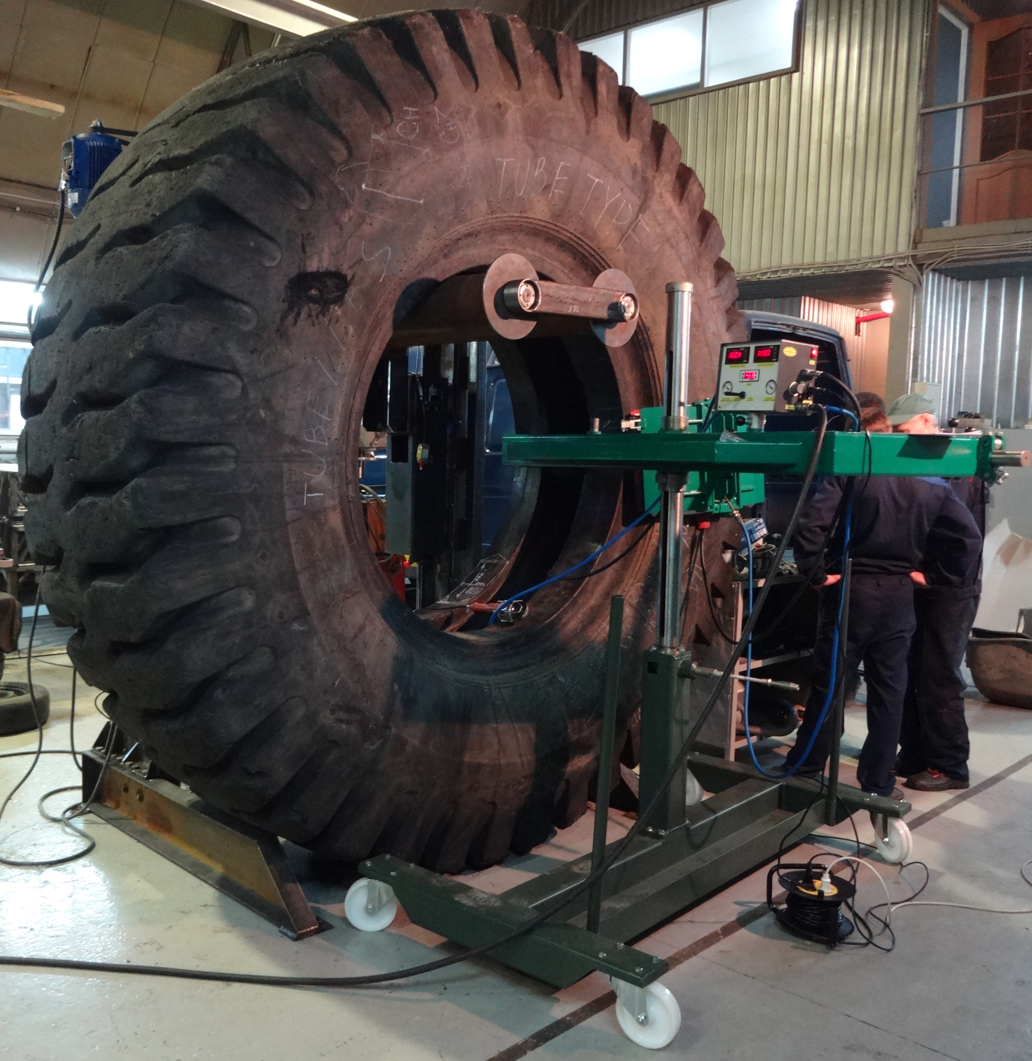 Участок ремонта КГШ 25"-57". Комплектация БАЗОВАЯ. Производительность 10-12 шин/мес. Холодная вулканизация