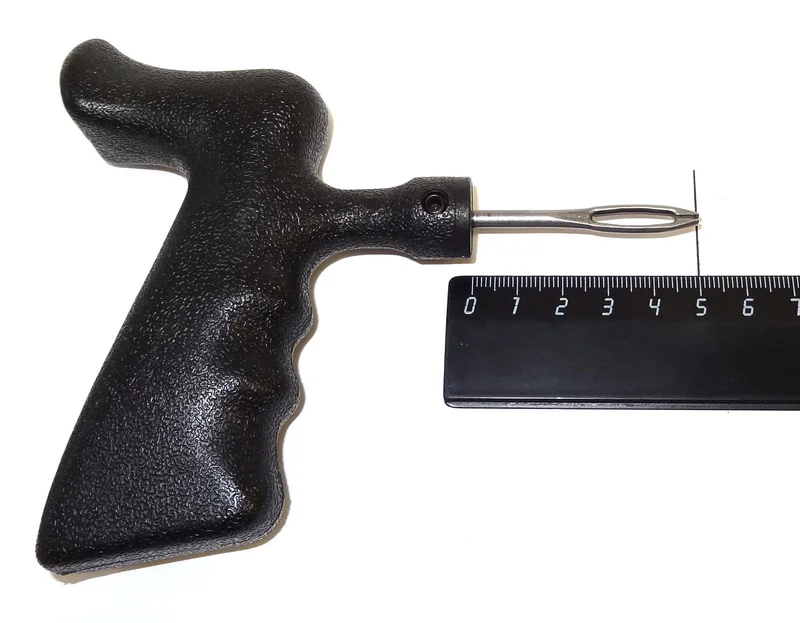 Ручка пистолетная с жалом (вылет жала 50 мм) для установки жгутов №220 и №222 в легковые бескамерные шины (TECH США)