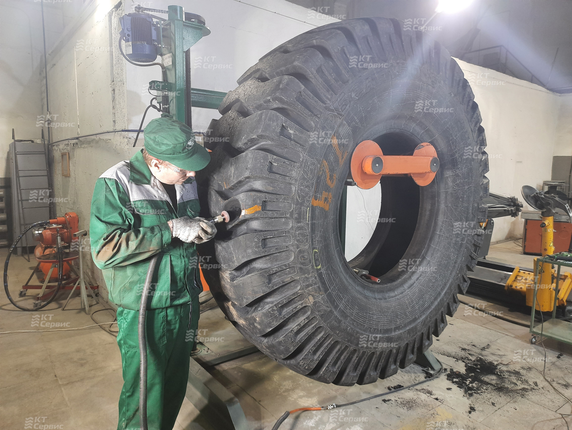 Ремонт КГШ на  стойке-подъемнике шиноремонтной г/п 4500 кг