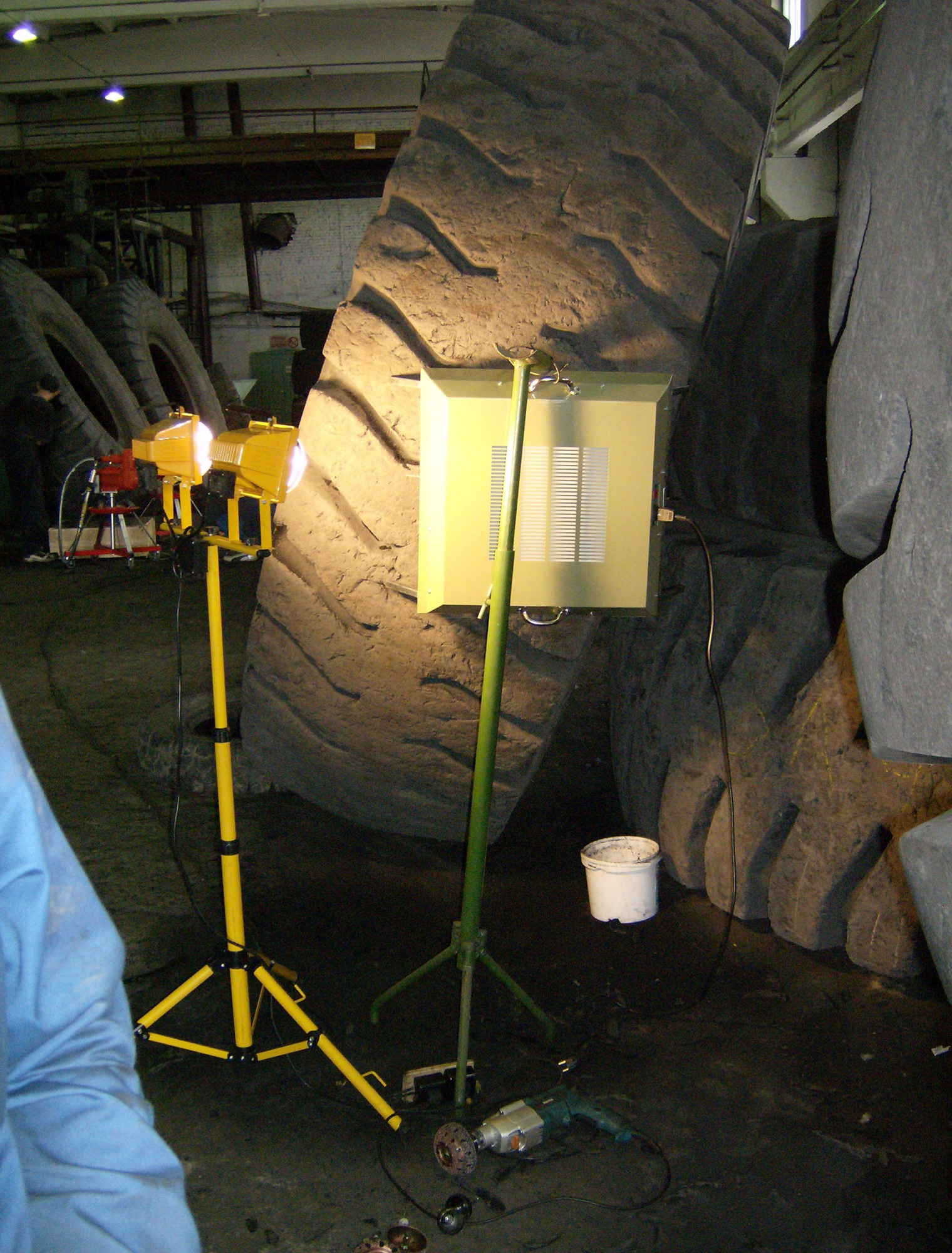 Светодиодный прожектор на штативе; 2х500 Вт; 220В; 4500 Лм; IP 65; Масса 3,49 кг