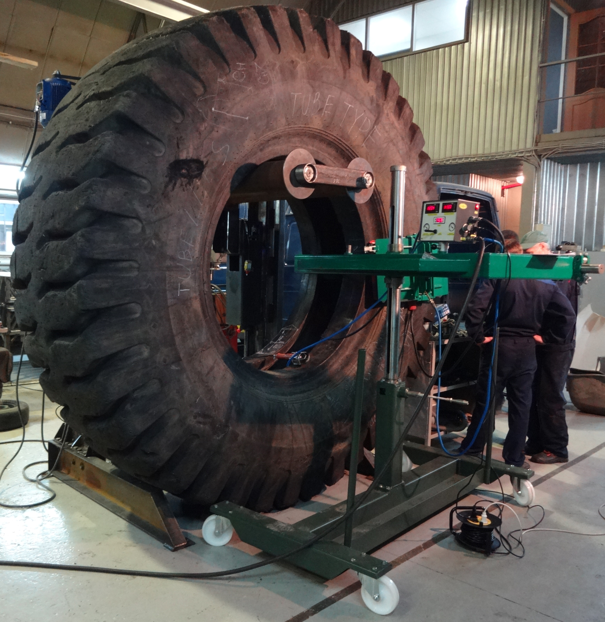 Участок ремонта КГШ 25"-57". Комплектация БАЗОВАЯ. Производительность 10-12 шин/мес. Холодная вулканизация