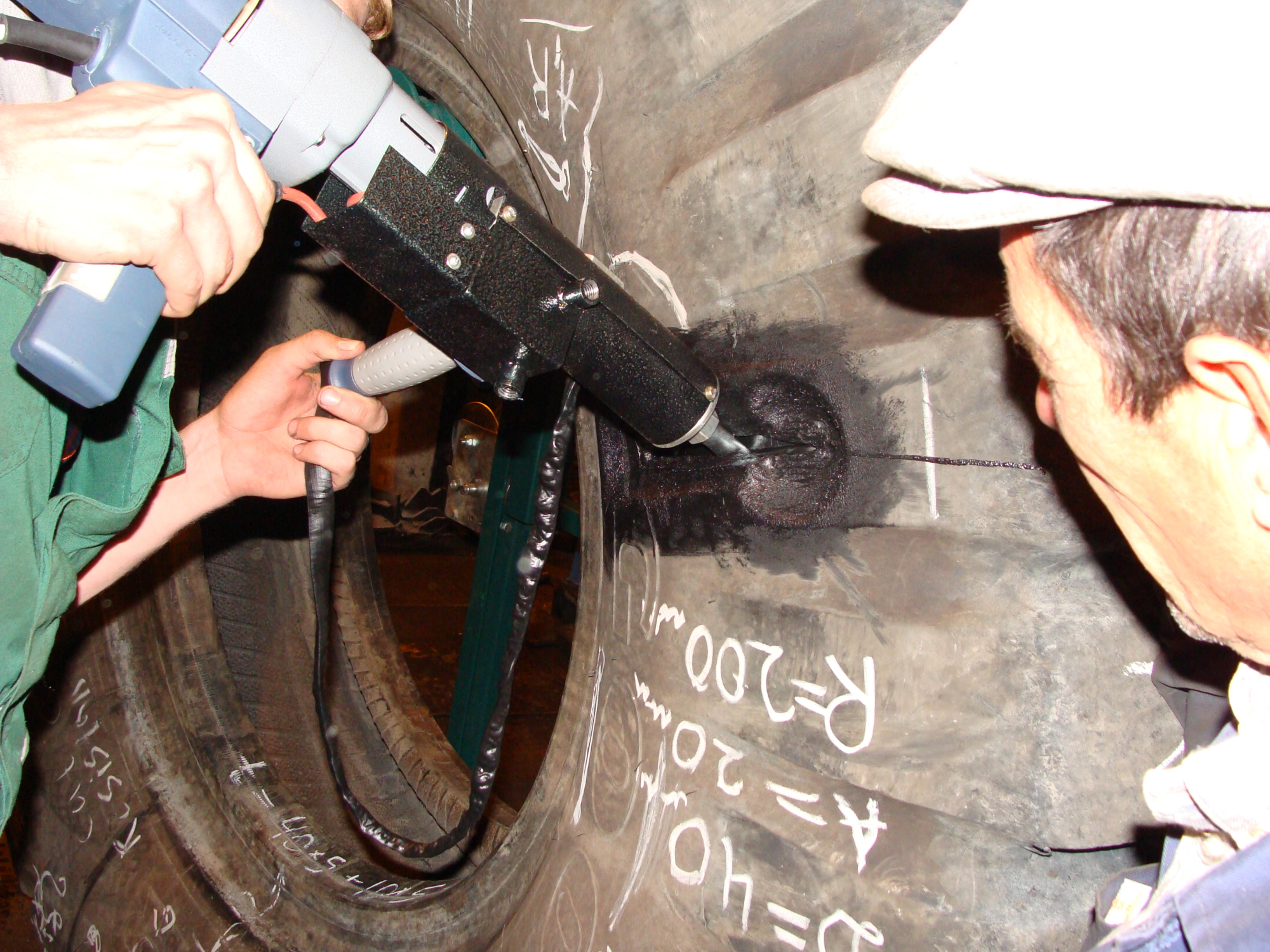 Экструдер ручной электрический с регулировкой температуры; производительность 18 кг/час; 220В; 1,3 кВт; 80-120 гр.С; 5,6 кг