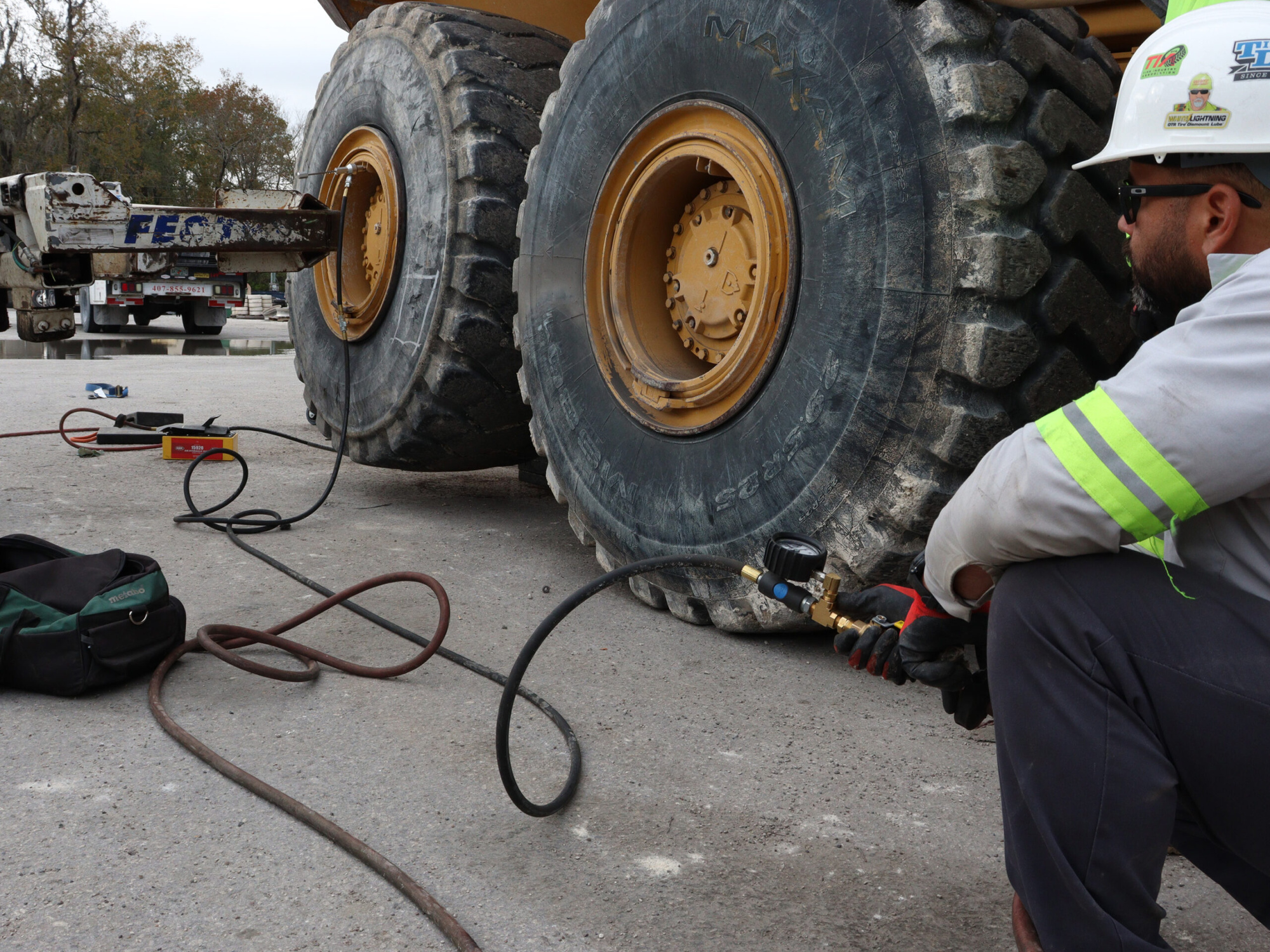 Набор для накачивания/скачивания КГШ (пистолет подкачки с манометром, шланг 6,0м; дефлатор; вентильная отвертка; сумка)